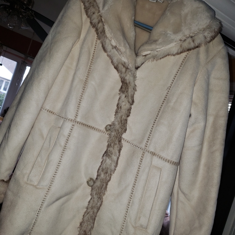 Faux fur new Medium Ladies cot